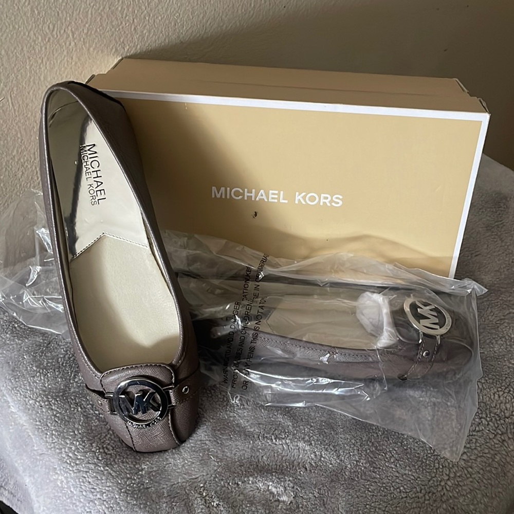 Michael Kors Size 8